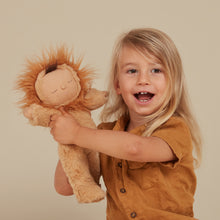 Load image into Gallery viewer, Girl playing with olli ella Cozy Dinkum Doll - Lion Pip
